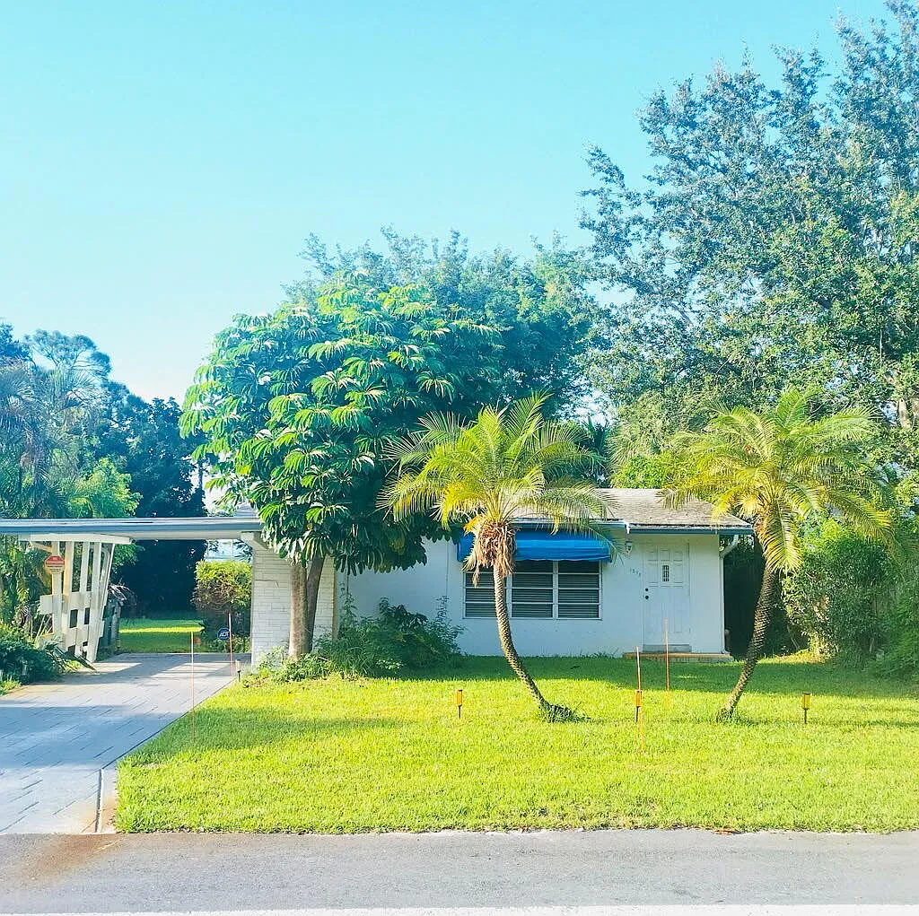 2 bed, 1.0 bath, 1056 sqft, $2,900 — Photo 2