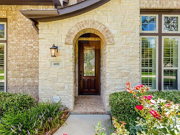 3rd image of 4402 Oxbow Cir W