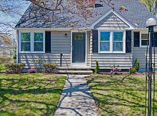 39 Thomas St, Warwick, RI 02886