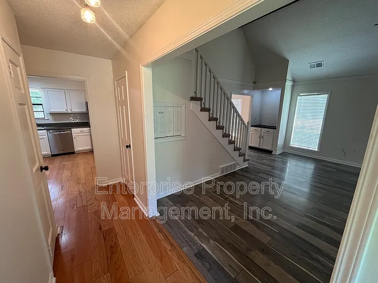 9161 Gainsborough Dr — Photo 4