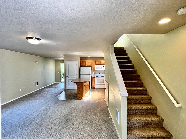 8490 Marigold St — Photo 4