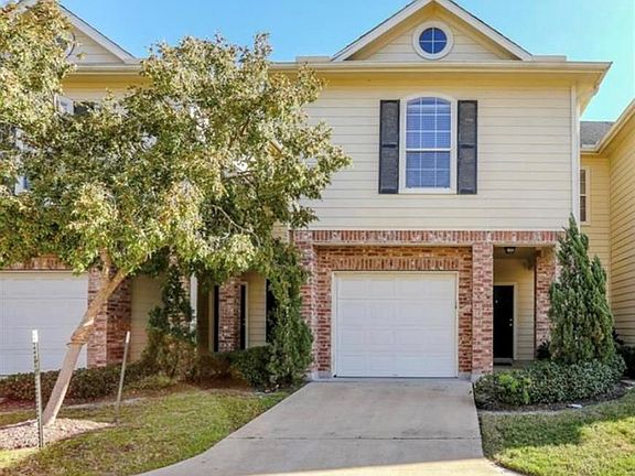 2nd image of 815 Sterling Creek Cir