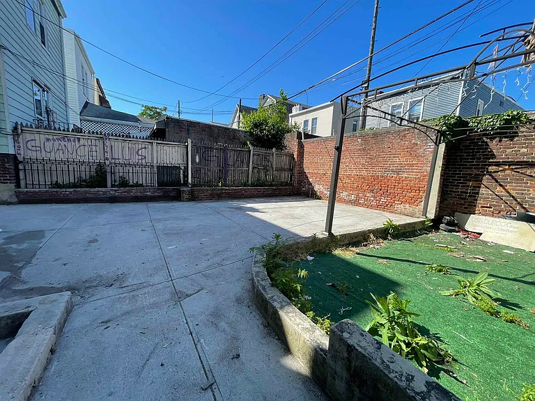 297 Fulton Ave — Photo 17