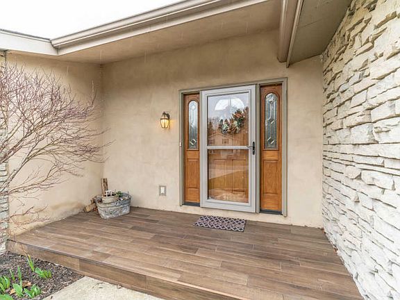 3rd image of 3842 Braidwood Dr