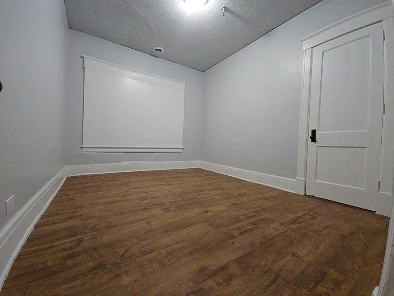 206 E Howard St #4 — Photo 6