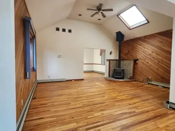 2 E 3rd St, Branchville, NJ 07826