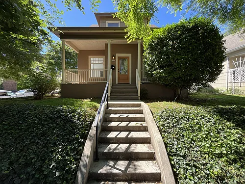 2850 NE Davis St Photo 1