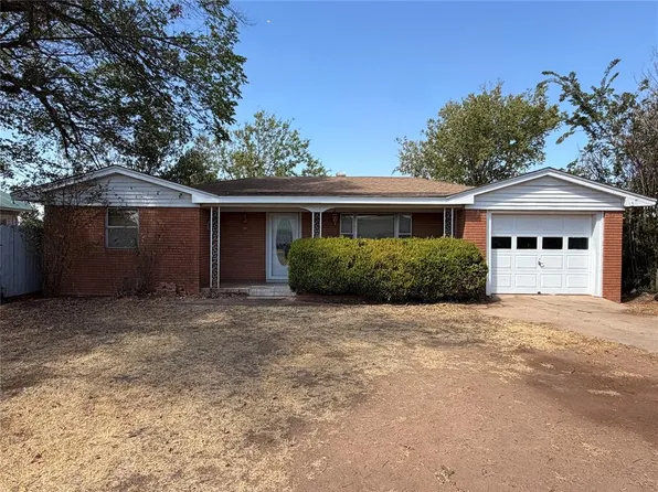 216 S 7th St, Sentinel, OK 73664