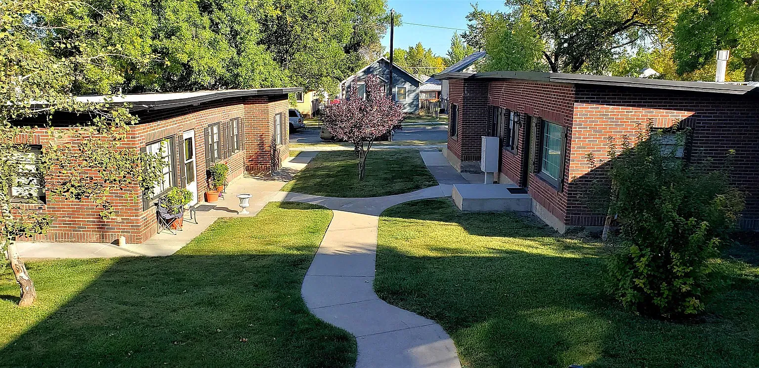 2 bed, $1,100 — Photo 2