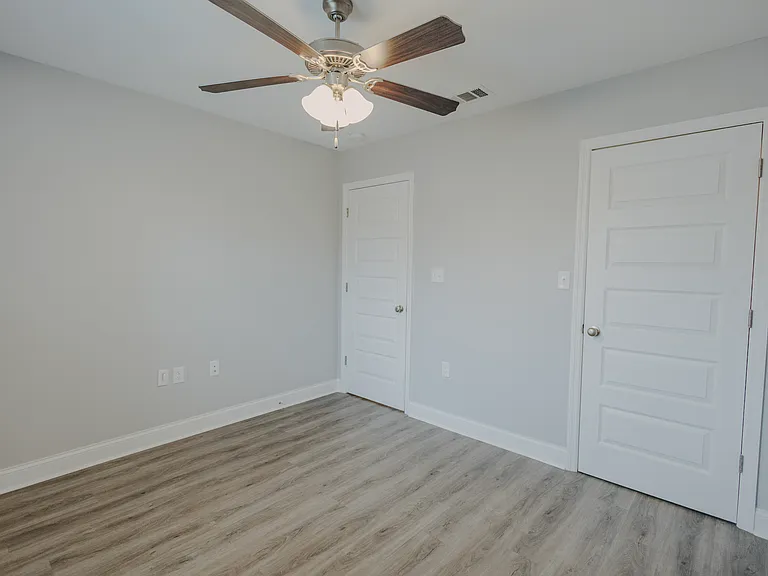 Front Guest Bedroom - Closet
