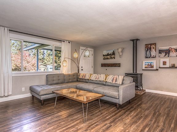 4th image of 447 SE McKinley Ave #1