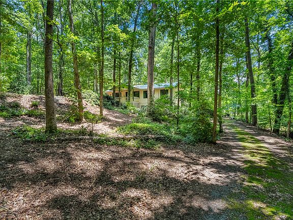 2nd image of 1029 White Pine Ln