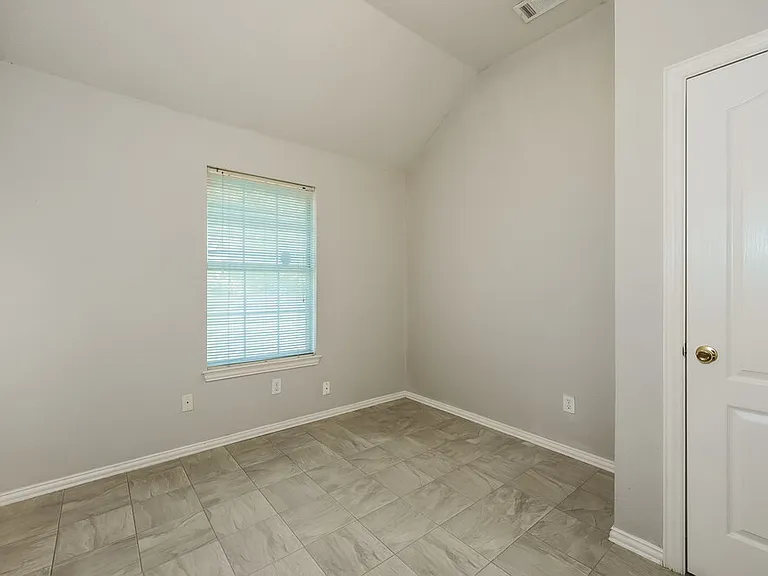 5017 Eastcreek Dr — Photo 14