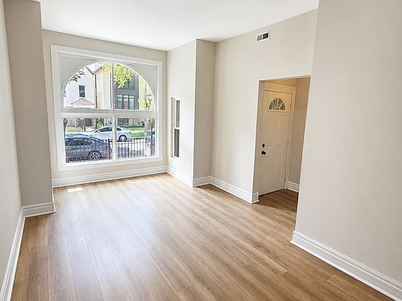 3rd image of 1841 N Whipple St #1