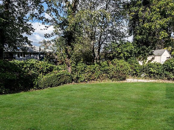 5th image of 22 Barry Park Ct