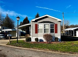 16 Elm Dr, Olmsted Falls, OH 44138