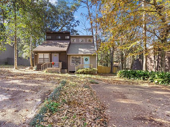 2nd image of 207 Parkbrook Cir