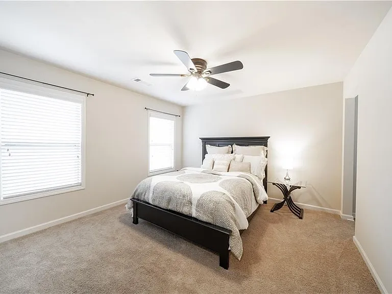 7740 Stratford Ln — Photo 18