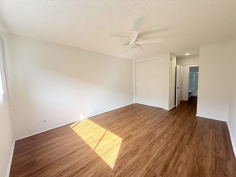 Addison 14311 — Photo 25