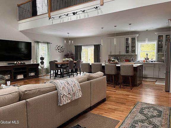 3rd image of 41 Moffitt Road