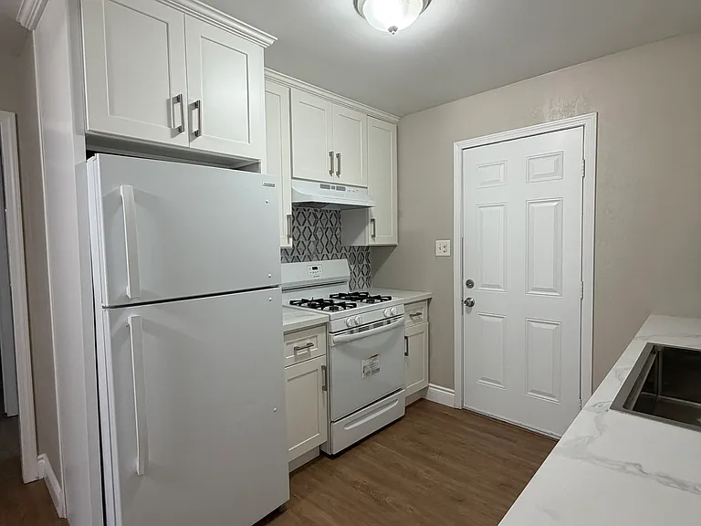 1512 W Dakota Ave — Photo 8
