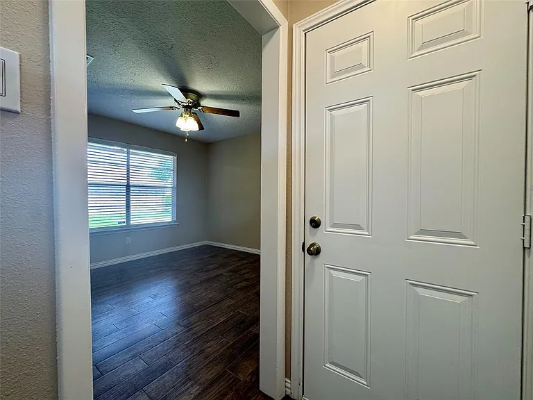 9831 Shell Rock Rd — Photo 15
