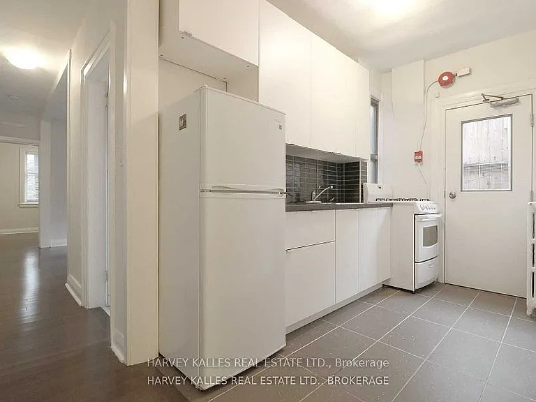 1108 Yonge St #C — Photo 3