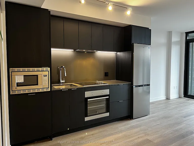1 Jarvis St #327 — Photo 4