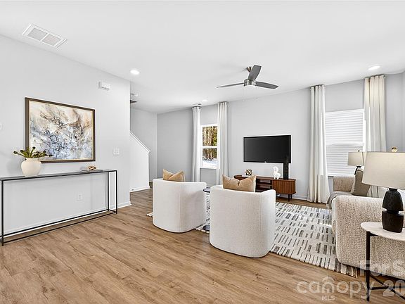 5th image of 2719 Willow St