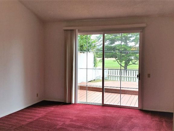 5th image of 32 Pinehurst Ln