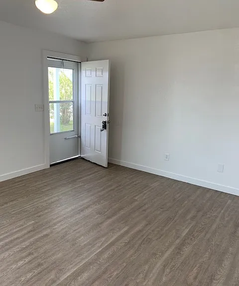 168 N Comet Ave — Photo 2