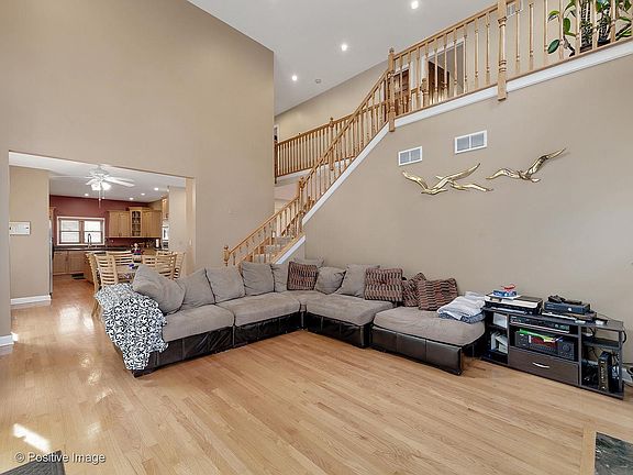 3rd image of 411 Highland Ave