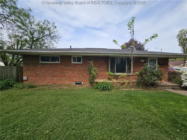 1417 Sattes Cir, Nitro, WV 25143