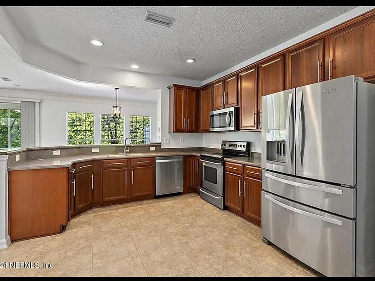 11187 Castlemain Cir W — Photo 15