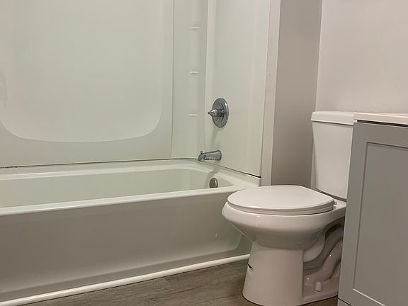 5th image of 136 Main St #1