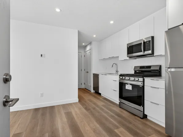 11111 51st St NW, Edmonton, AB T5W 3E8