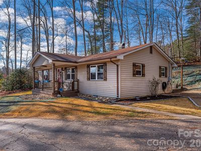 2746 Turnpike Rd, HORSE SHOE, NC, 28742