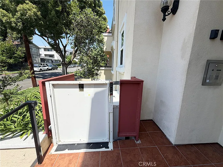 300 E Providencia Ave #111 — Photo 4