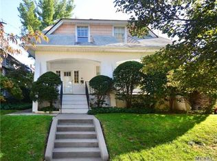 18 Park Ave, Port Washington, NY