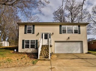 9003 Olinda Dr, Fairview Heights, IL 62208