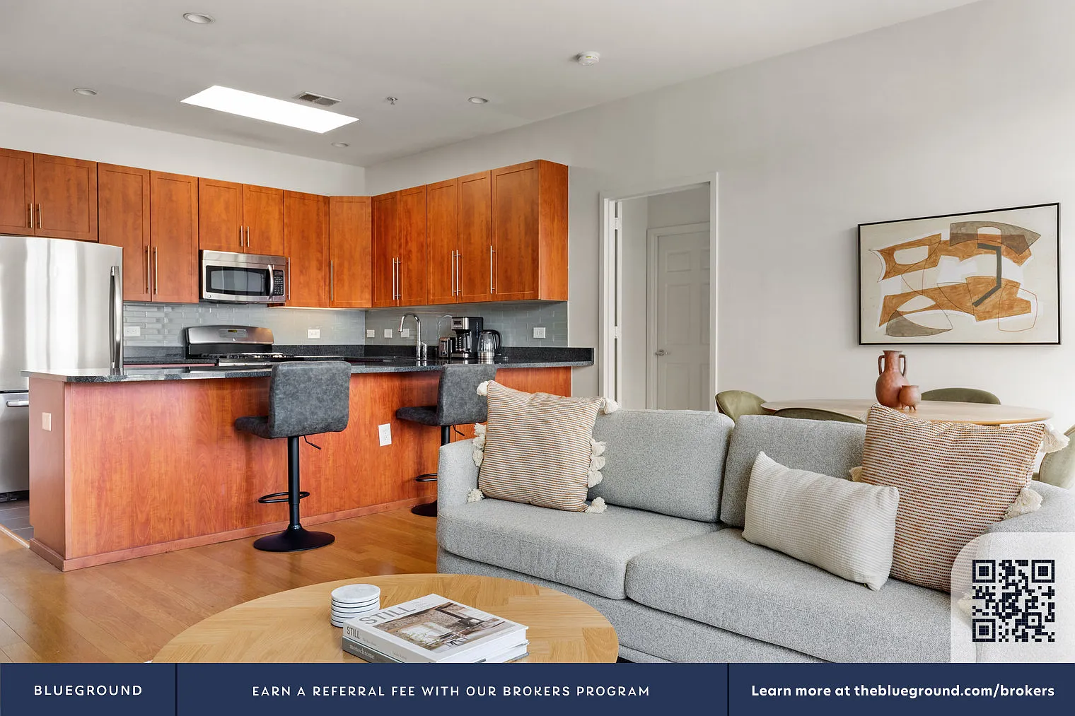 2 bed, 2.0 bath, 1040 sqft, $4,550 — Photo 3
