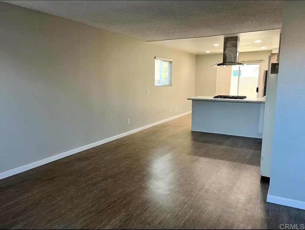2 bed, 1.0 bath, 800 sqft, $2,450 — Photo 3