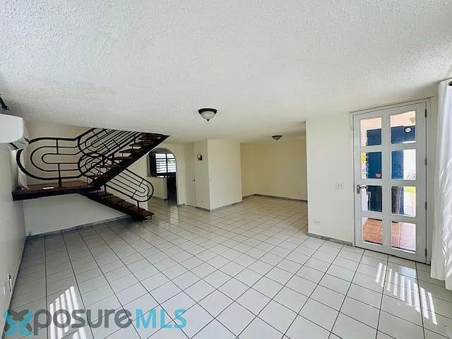 4 bed, 2.5 bath, 3000 sqft, $3,000 — Photo 3