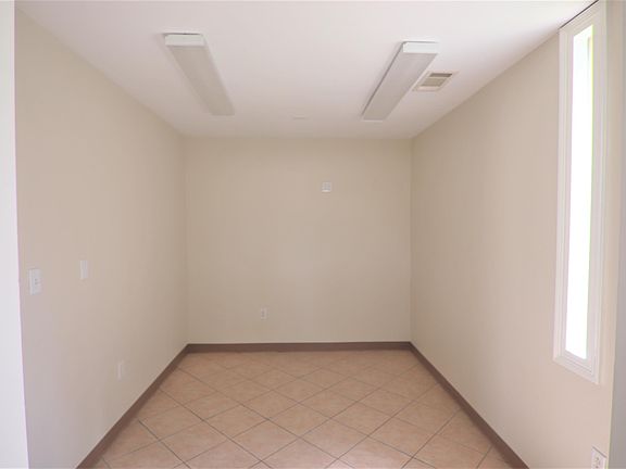 5th image of 1037 S Main St #1
