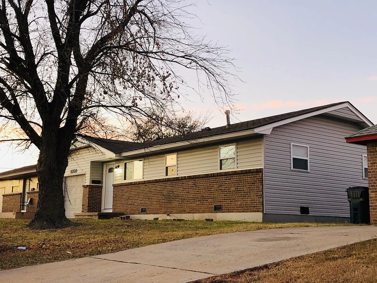 3 bed, 900 sqft, $1,050 — Photo 2