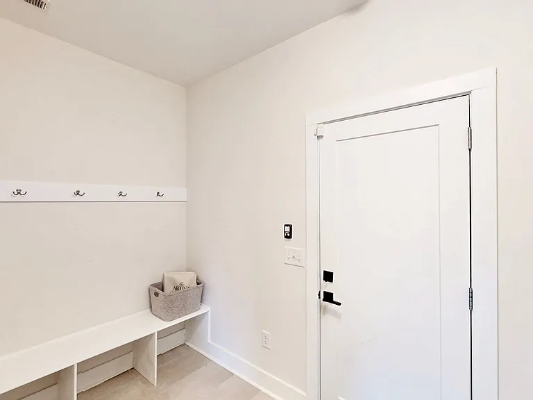 1220 Lomax Ave — Photo 16