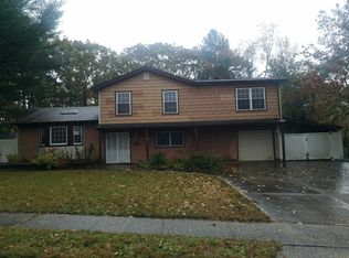 8 Conway Ct, Wyandanch, NY 11798