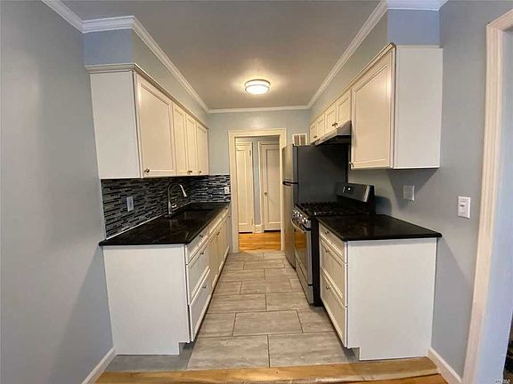 4th image of 242-16 Pine St #1L