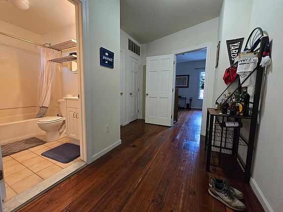 4th image of 2902 Poplar St #3