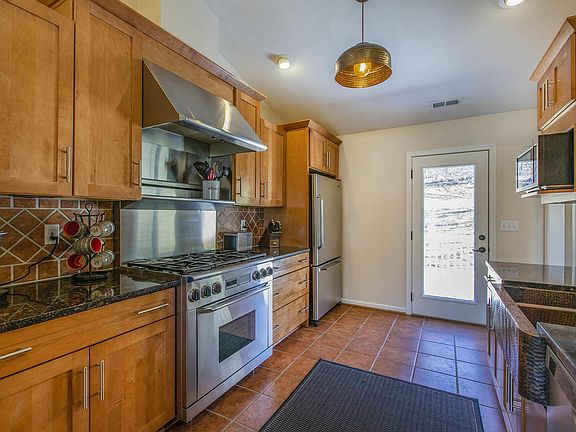 2nd image of 2519 Fountain Ln
